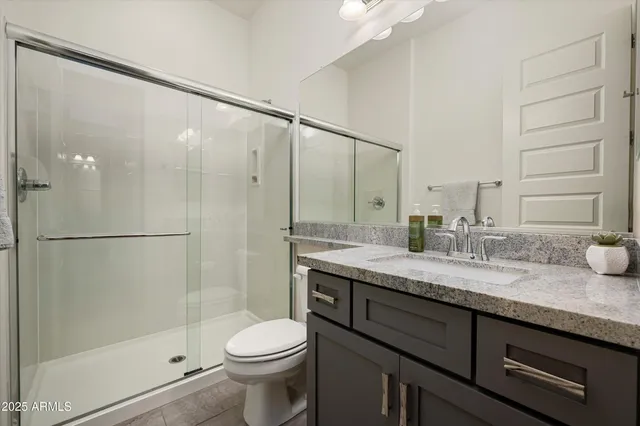 a view of livingroom with furniture and a ceiling fan