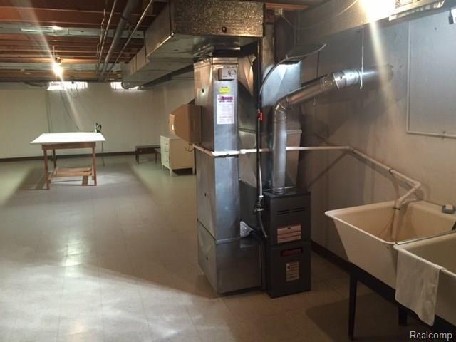 13760 Martin Road Warren, MI 48088 - Photo 21 of 22 Laundry Room