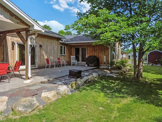 $1,299,000 | 113-121 High Street, Oakland, ME 04963