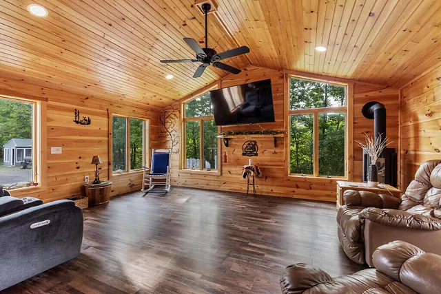 $1,299,000 | 113-121 High Street, Oakland, ME 04963