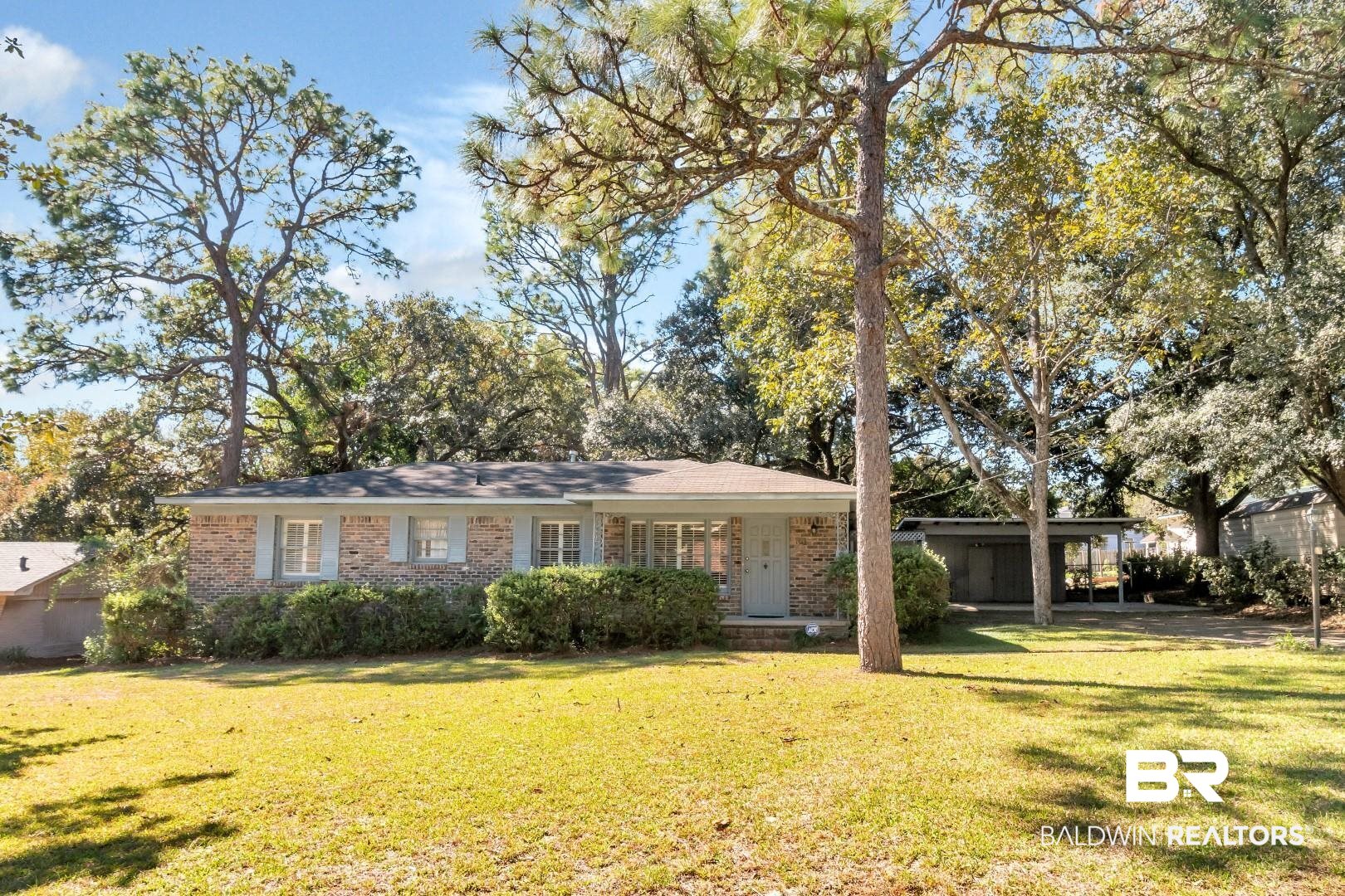 1502 Crestview Drive Mobile, AL 36693 - Photo 4 of 34