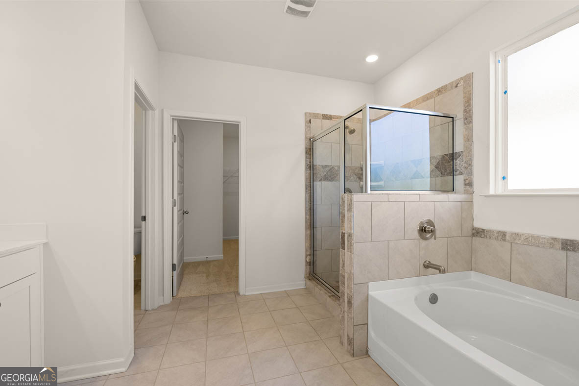 1801 Quaker Hampton, GA 30228 - Photo 12 of 37 a bathroom with a bathtub and a shower