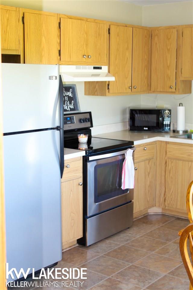 895 Minor Memphis, MI 48041 - Photo 4 of 19 31385830-4.JPG