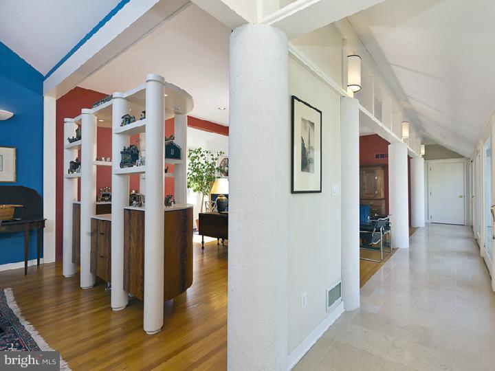 820 Pretty Brook Road Princeton, NJ 08540 - Photo 6 of 25 Hallway