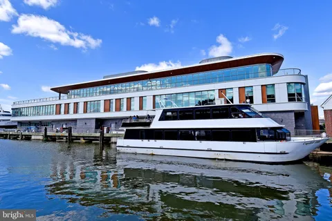 $3,400 | 73 G Street Southwest, Unit 103, Washington, DC 20024