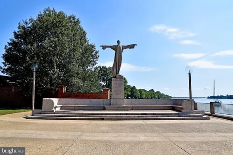 $3,400 | 73 G Street Southwest, Unit 103, Washington, DC 20024