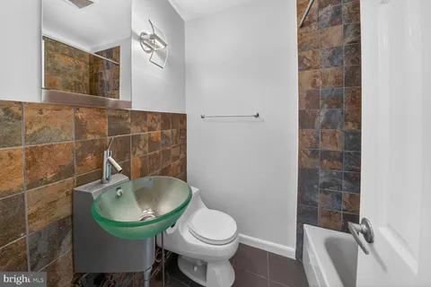 $3,400 | 73 G Street Southwest, Unit 103, Washington, DC 20024