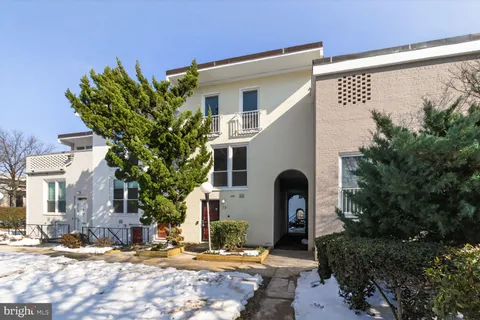 $3,400 | 73 G Street Southwest, Unit 103, Washington, DC 20024