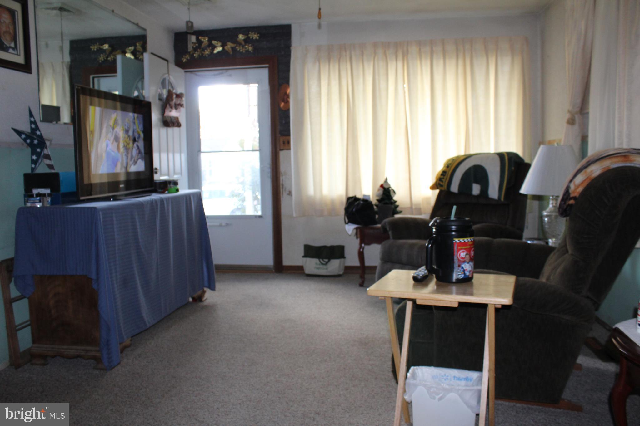 17 Angola Road New Castle, DE 19720 - Photo 2 of 28 Living room