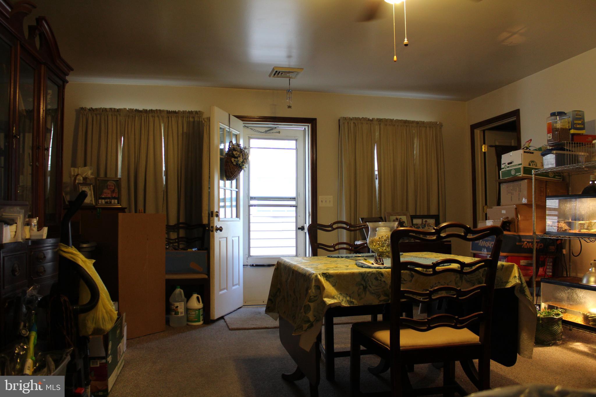 17 Angola Road New Castle, DE 19720 - Photo 11 of 28 Family room