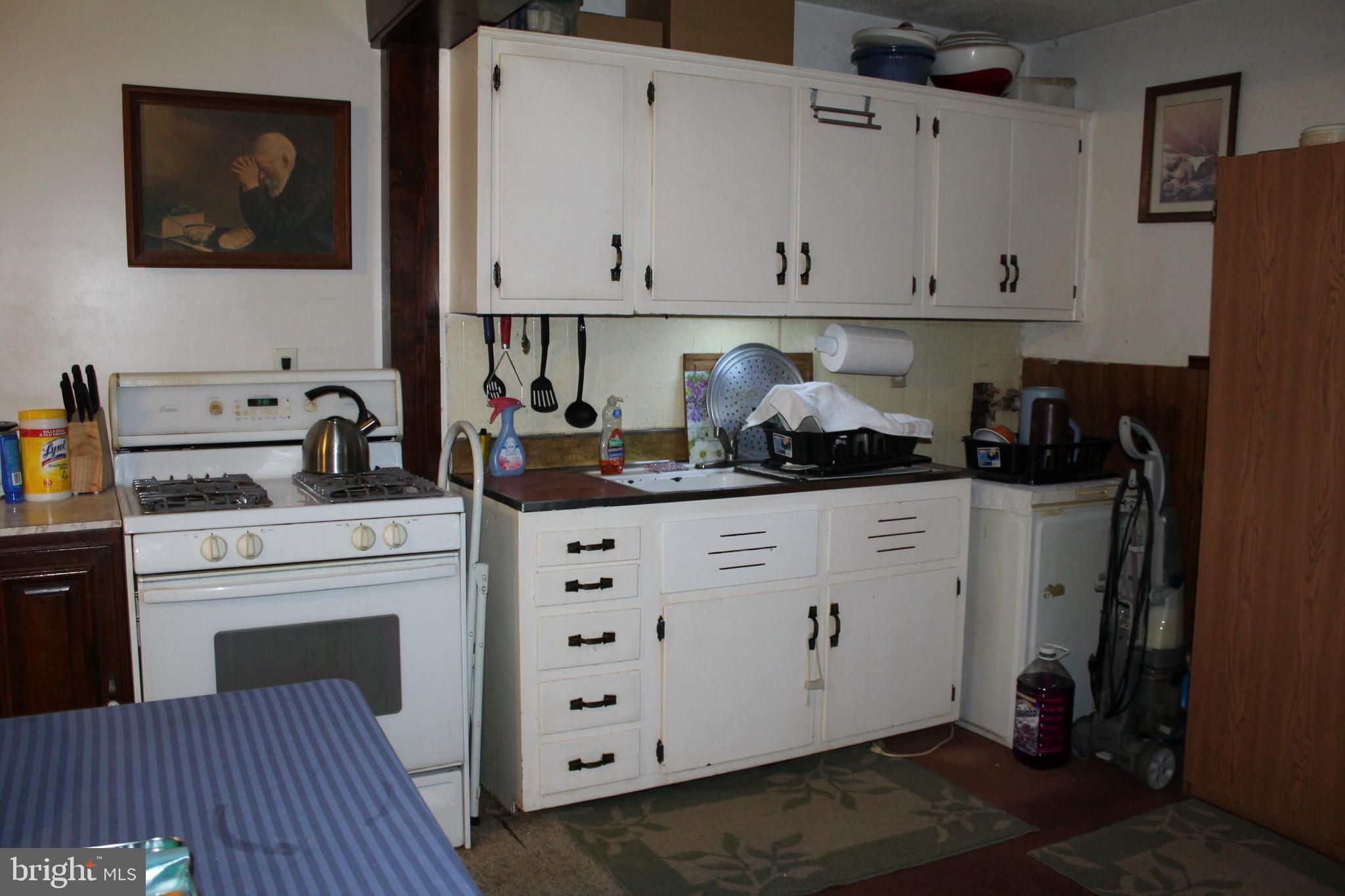 17 Angola Road New Castle, DE 19720 - Photo 9 of 28 Kitchen