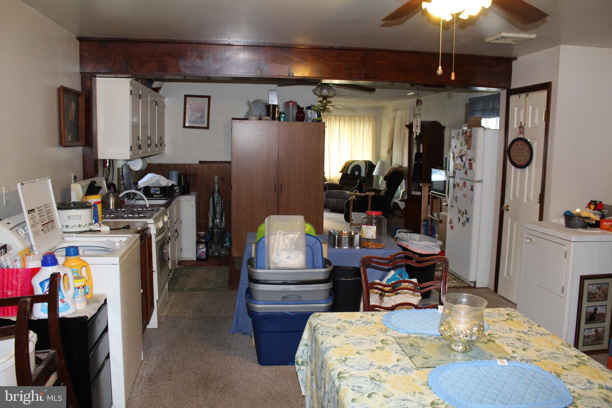 17 Angola Road New Castle, DE 19720 - Photo 10 of 28 Family room
