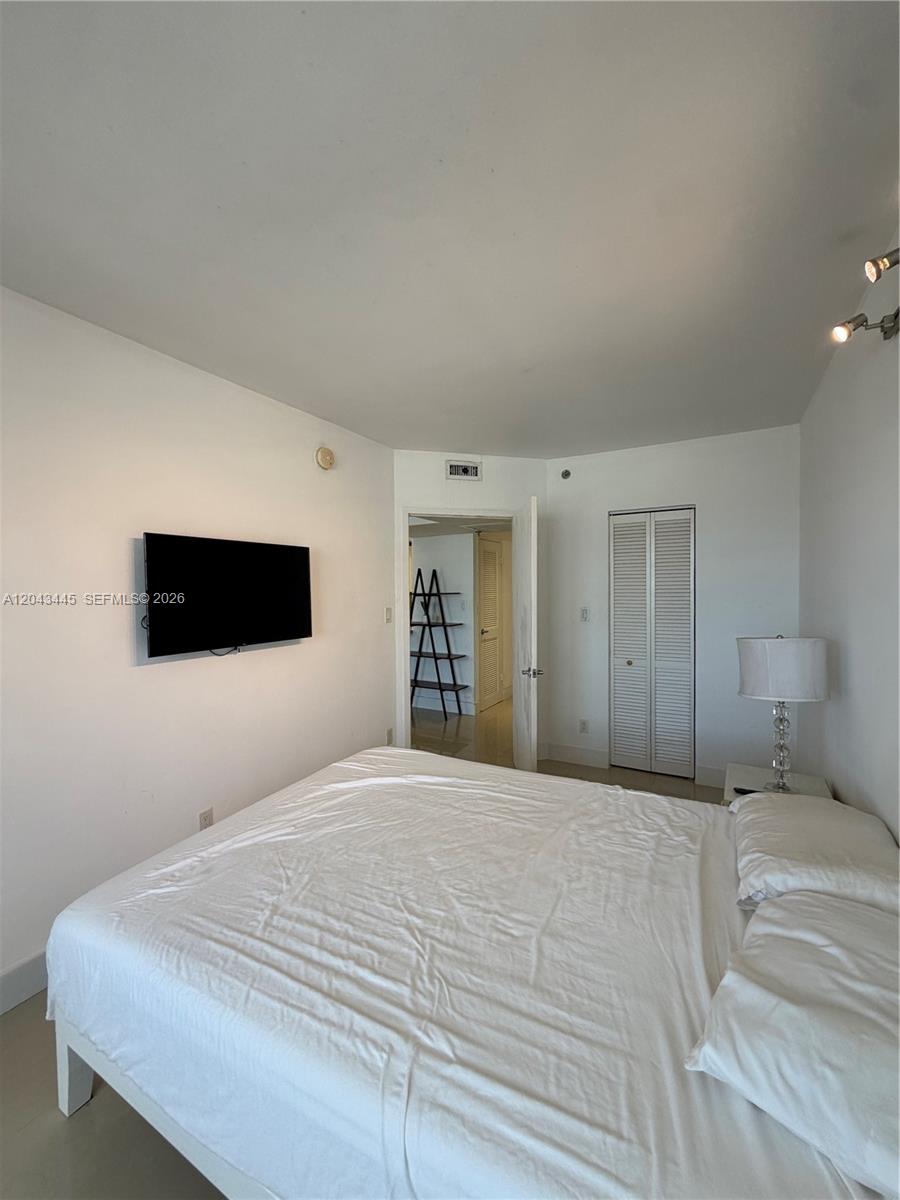 100 Lincoln Road, Unit 1507 Miami Beach, FL 33139 - Photo 8 of 11