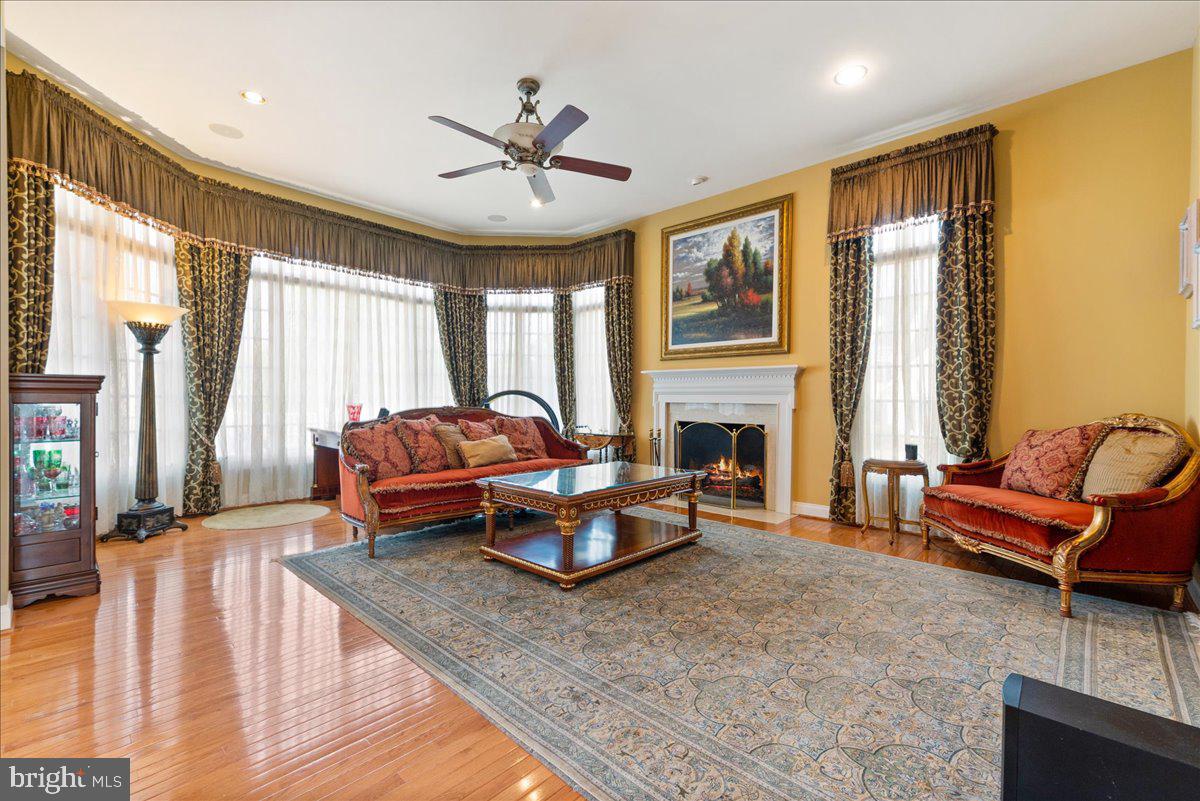 8233 Roxborough Loop Gainesville, VA 20155 - Photo 11 of 74 Gallery Image 11