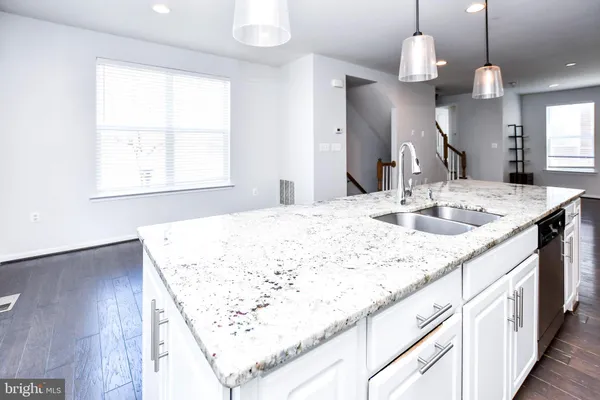 $4,275 | 608 1/2 Parkside Place Northeast, Washington, DC 20019