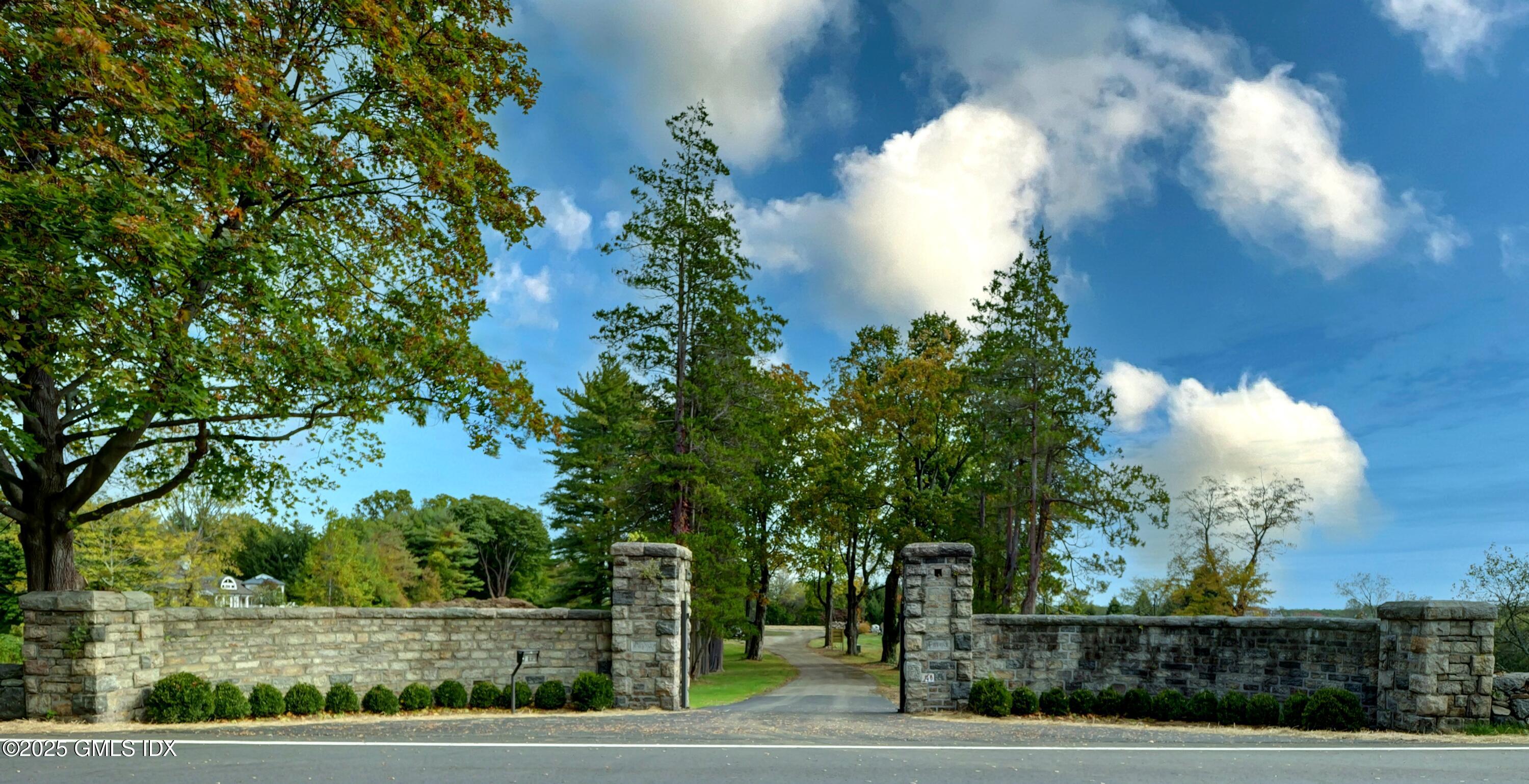 549 Round Hill Road Greenwich, CT 06831 - Photo 3 of 7 a view of a yard and basketball court