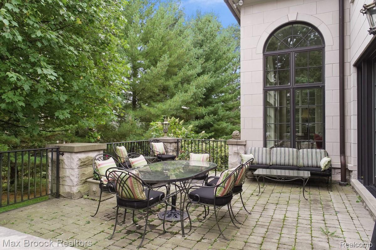 372 Barden Road Bloomfield Hills, MI 48304 - Photo 47 of 52 DJI_0432.jpg