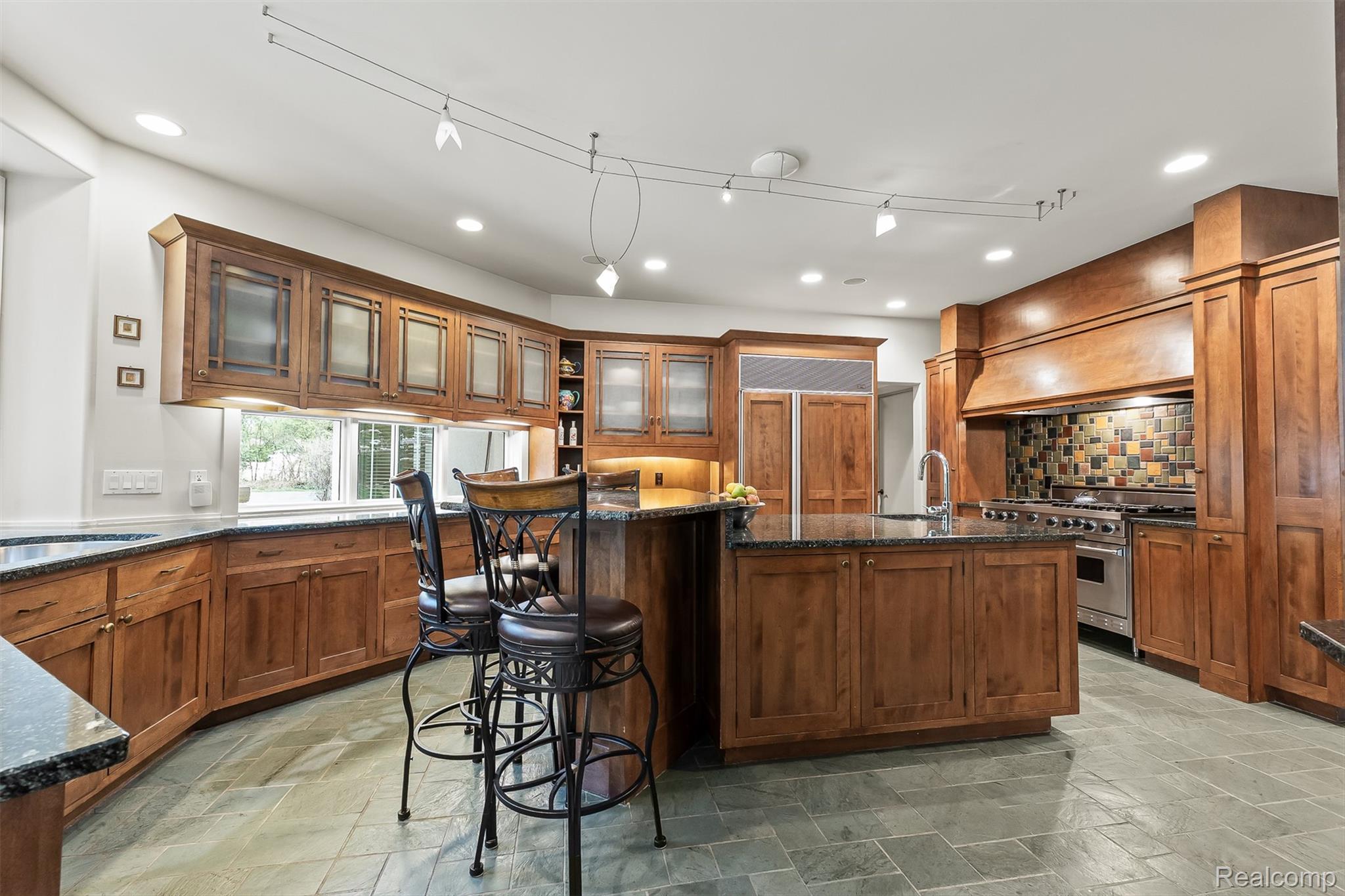 1800 Tiverton Road Bloomfield Hills, MI 48304 - Photo 12 of 56 16-Tiverton-50.jpg