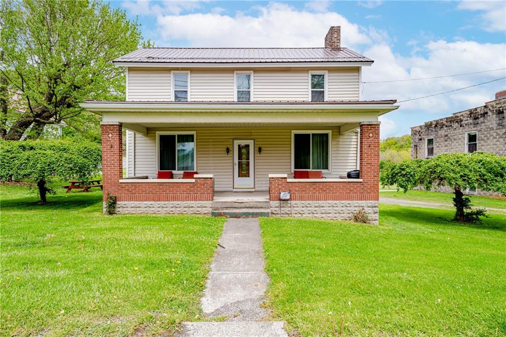 a front view of house with yard