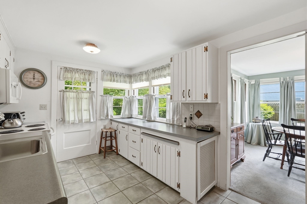 102 Blue Hills Road Amherst, MA 01002 - Photo 11 of 40