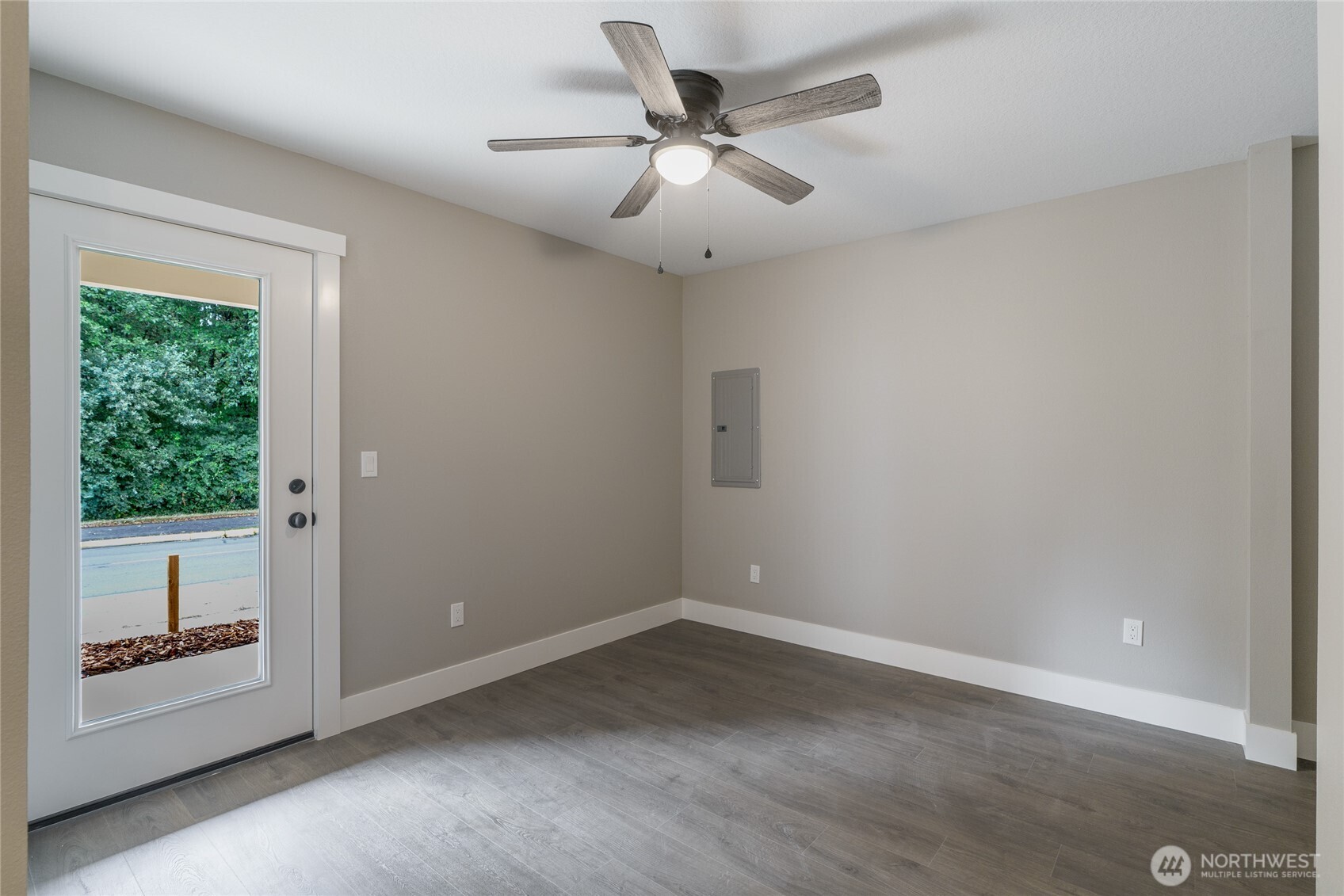 117 7th Street Southwest Long Beach, WA 98631 - Photo 15 of 25 an empty room with a window and a ceiling fan