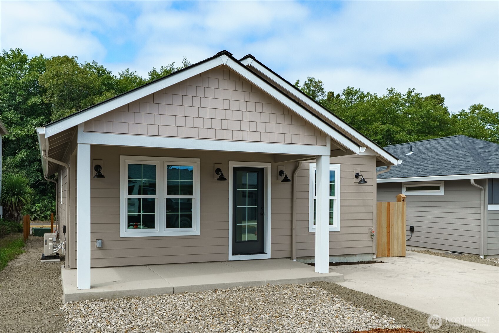 117 7th Street Southwest Long Beach, WA 98631 - Photo 2 of 25 a front view of a house with a yard