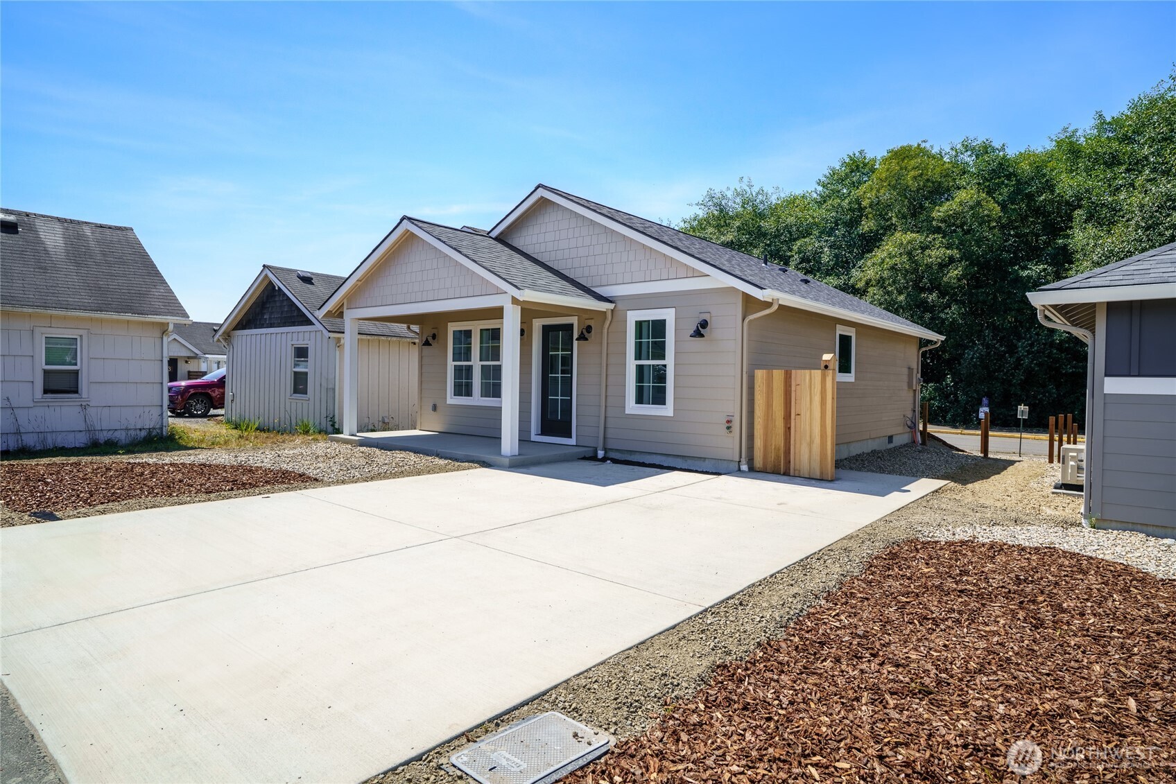 117 7th Street Southwest Long Beach, WA 98631 - Photo 3 of 25 a front view of a house with a garden