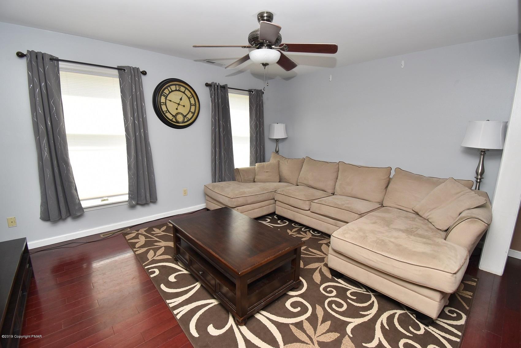 2390 Mountain Road Stroudsburg, PA 18360 - Photo 17 of 78 5 Family Room (2)