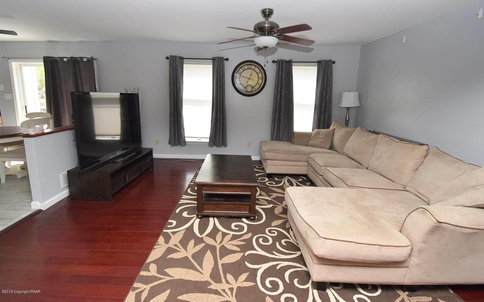 2390 Mountain Road Stroudsburg, PA 18360 - Photo 18 of 78 5 Family Room (3)