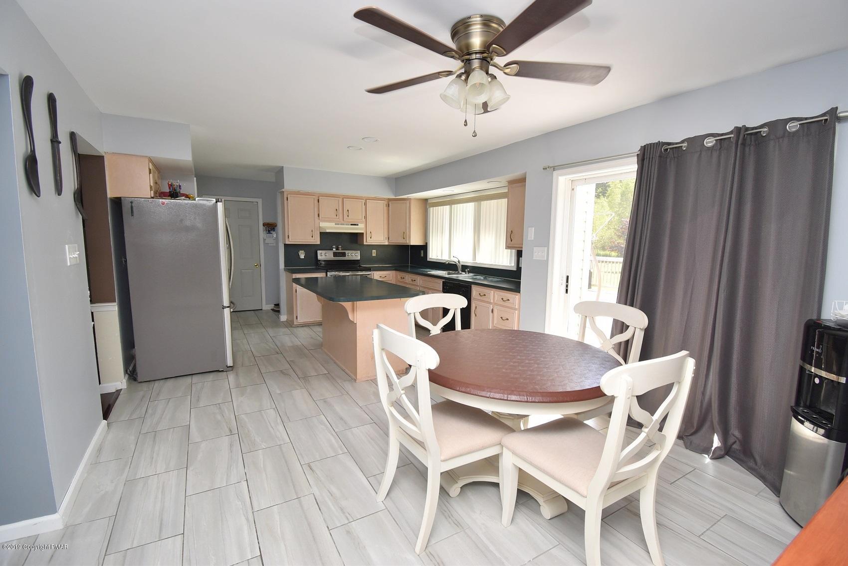 2390 Mountain Road Stroudsburg, PA 18360 - Photo 20 of 78 6 Eat-in Kitchen (1)