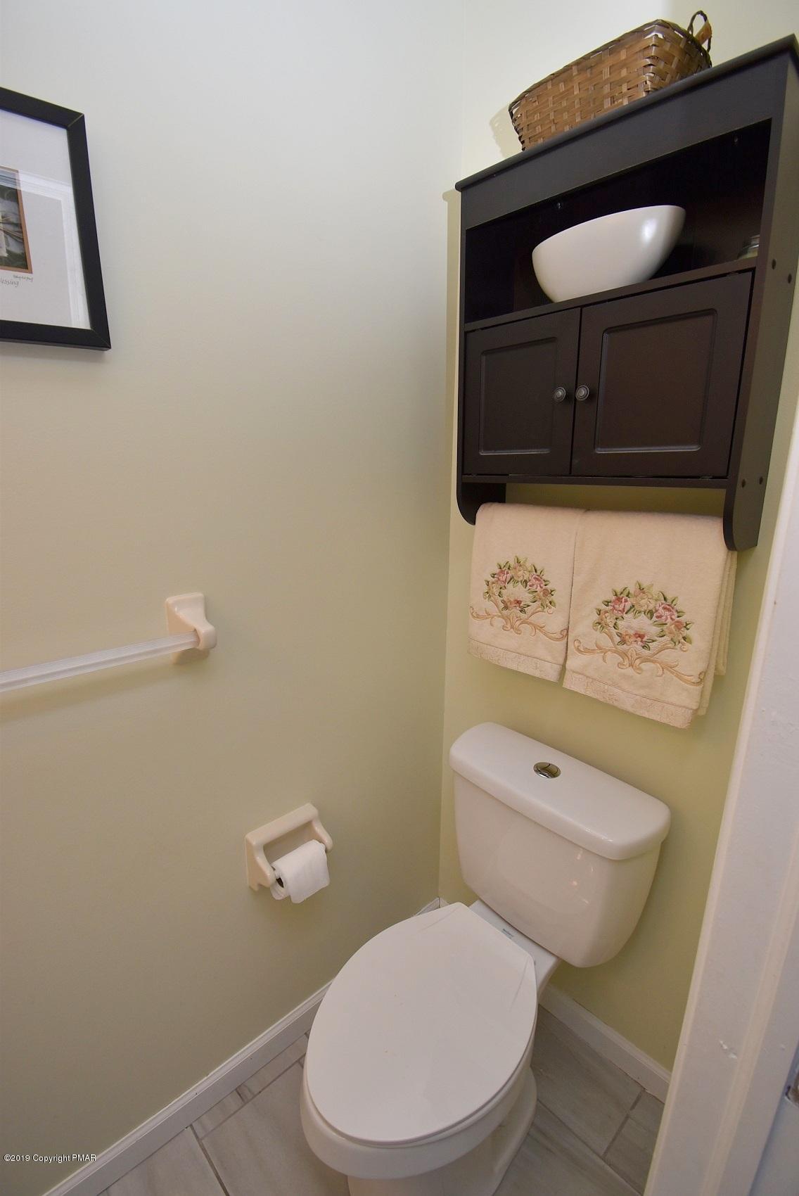 2390 Mountain Road Stroudsburg, PA 18360 - Photo 32 of 78 8 Half Bath (1)
