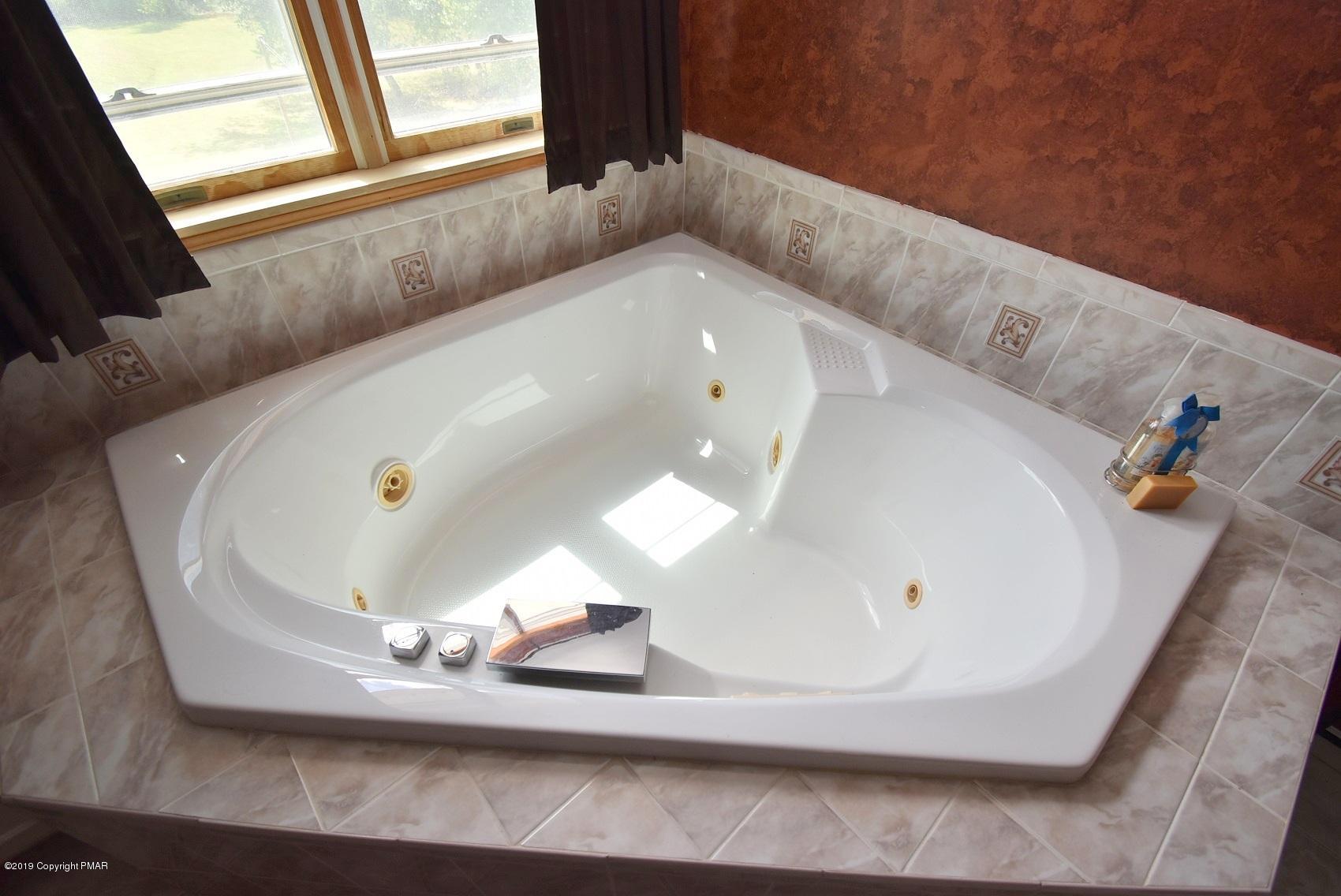 2390 Mountain Road Stroudsburg, PA 18360 - Photo 41 of 78 10 Master Bathroom (3)