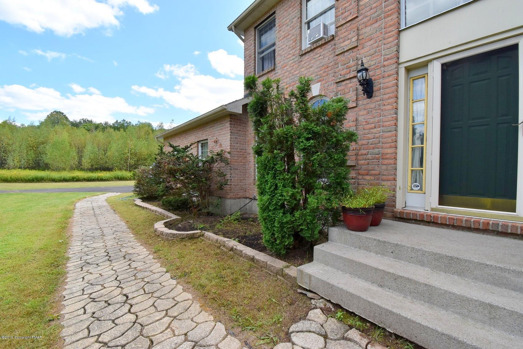 2390 Mountain Road Stroudsburg, PA 18360 - Photo 5 of 78 2 Exterior (2)