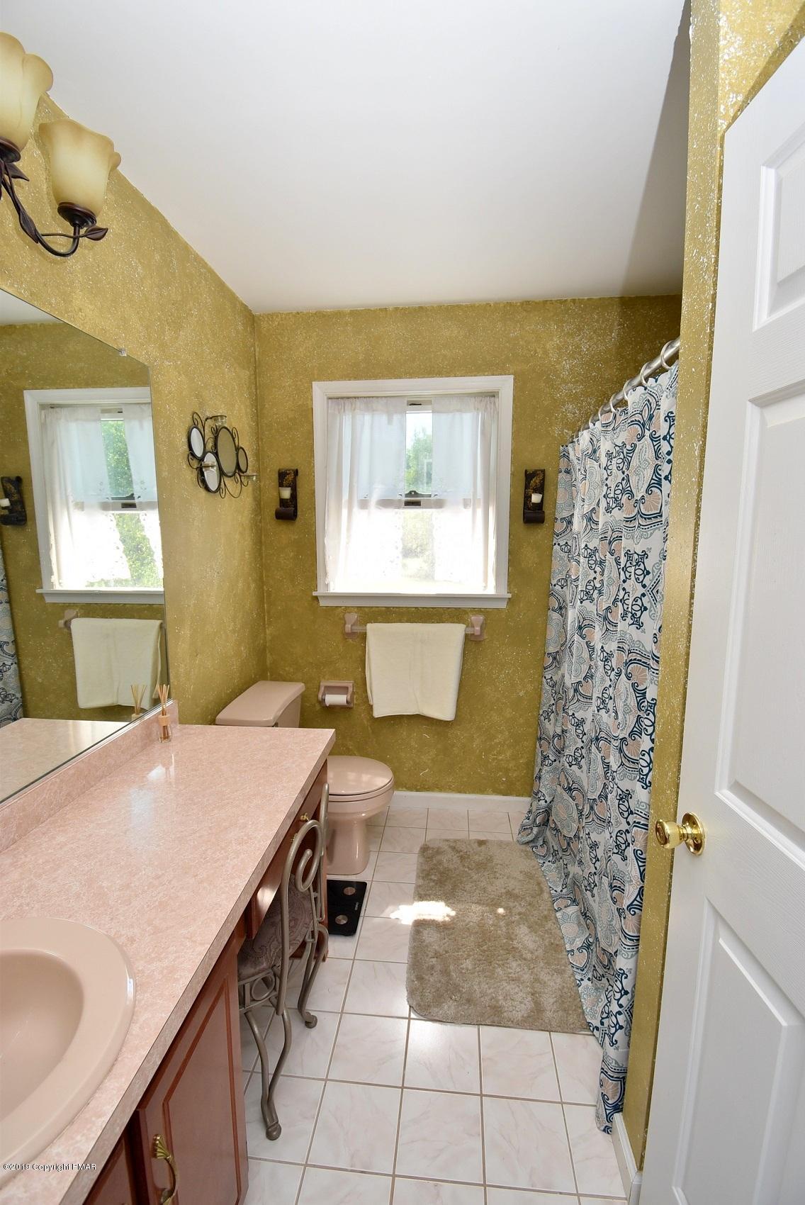 2390 Mountain Road Stroudsburg, PA 18360 - Photo 52 of 78 13 Bathroom (1)