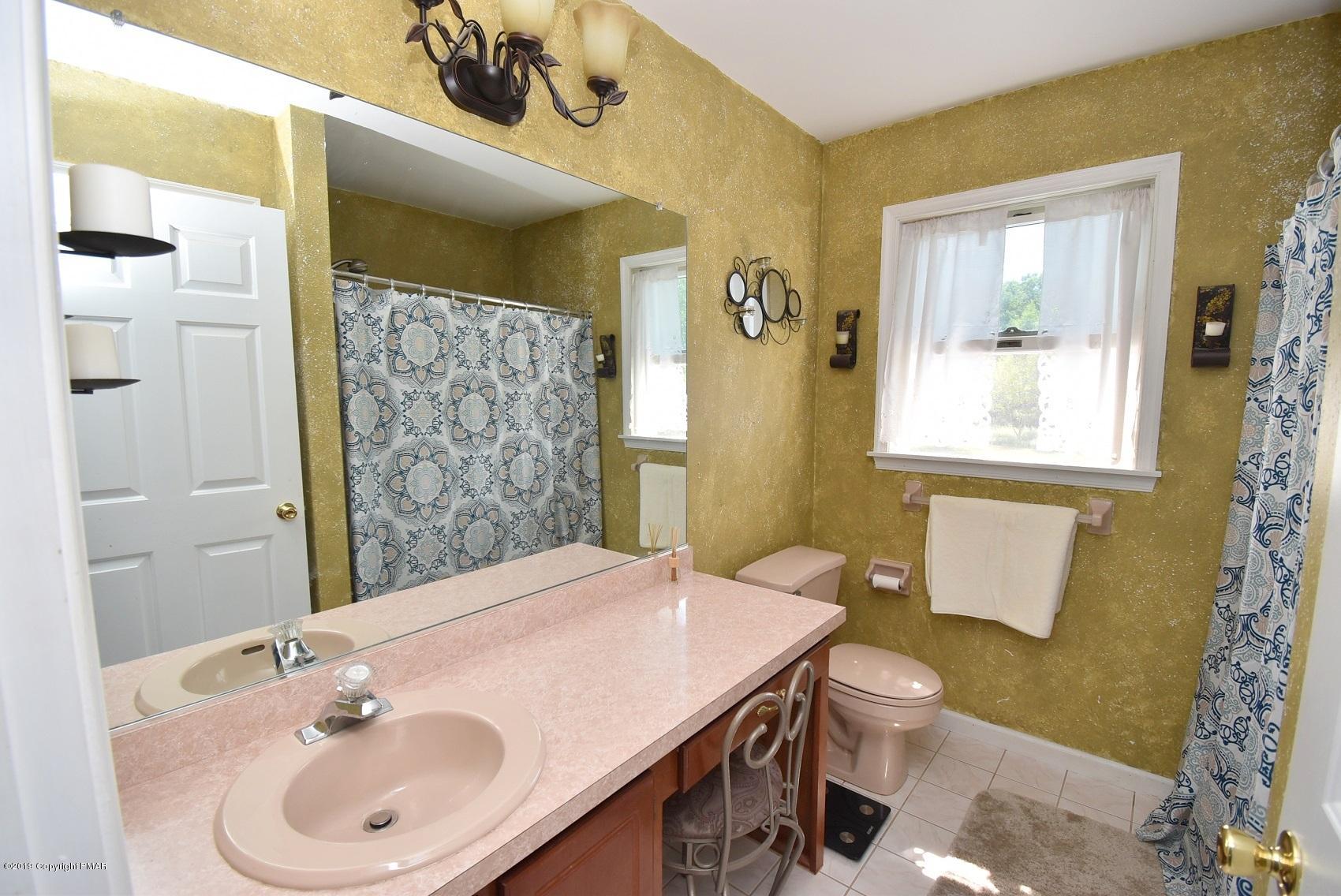 2390 Mountain Road Stroudsburg, PA 18360 - Photo 53 of 78 13 Bathroom (2)