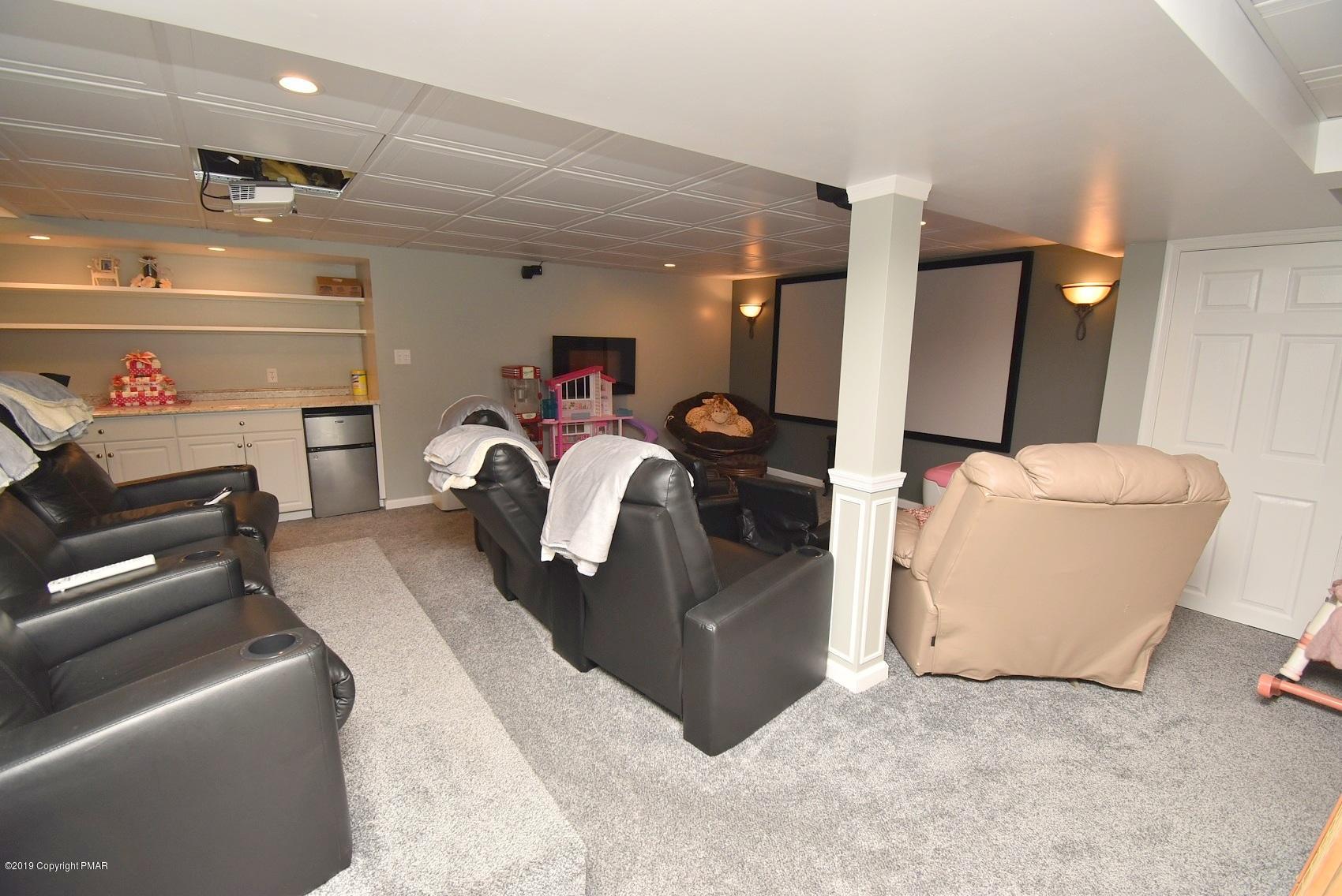 2390 Mountain Road Stroudsburg, PA 18360 - Photo 58 of 78 14 Lower Level (8)