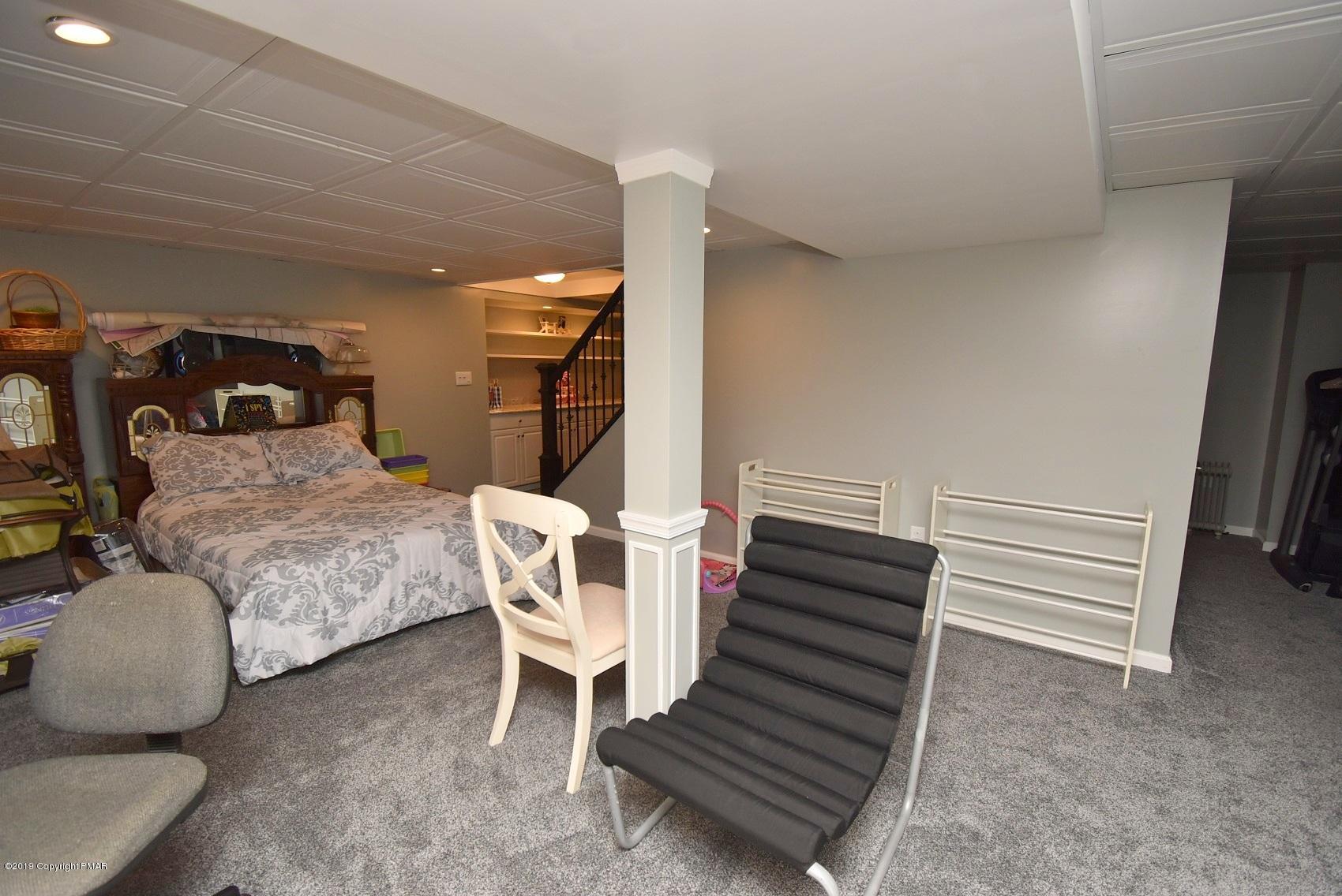 2390 Mountain Road Stroudsburg, PA 18360 - Photo 63 of 78 14 Lower Level (7)