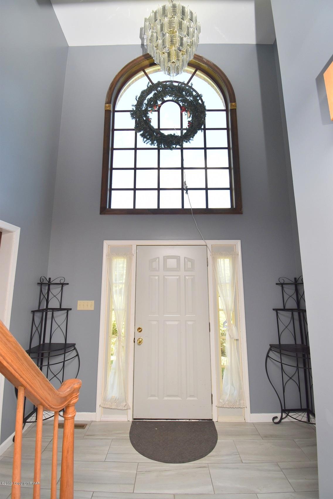 2390 Mountain Road Stroudsburg, PA 18360 - Photo 7 of 78 3 Foyer (1)