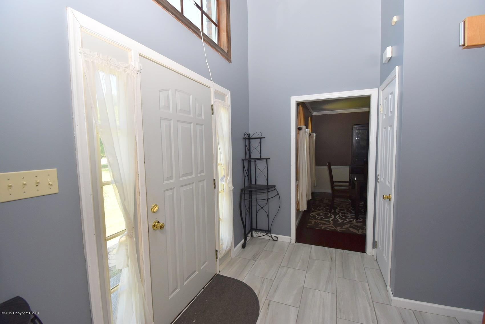 2390 Mountain Road Stroudsburg, PA 18360 - Photo 8 of 78 3 Foyer (2)