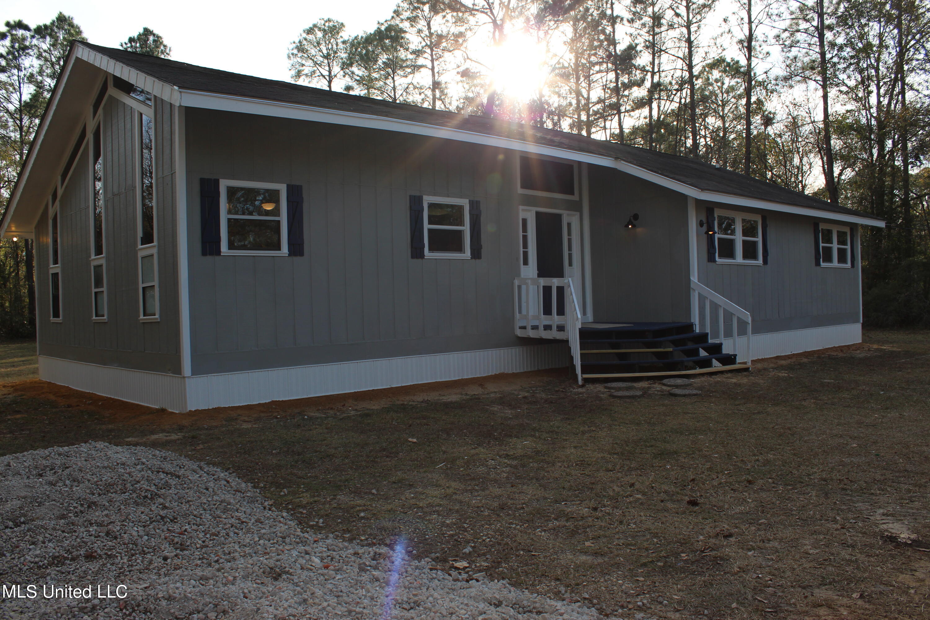 1719 Laurelglen Road Gautier, MS 39553 - Photo 4 of 34 IMG_0884