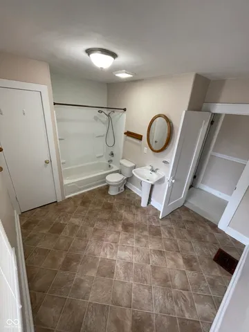 $1,050 | 815 North Riley Avenue, Indianapolis, IN 46201