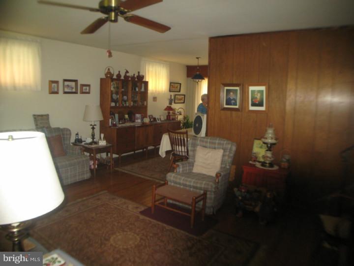 536 Midtown Road Chalfont, PA 18914 - Photo 3 of 23 Living Room