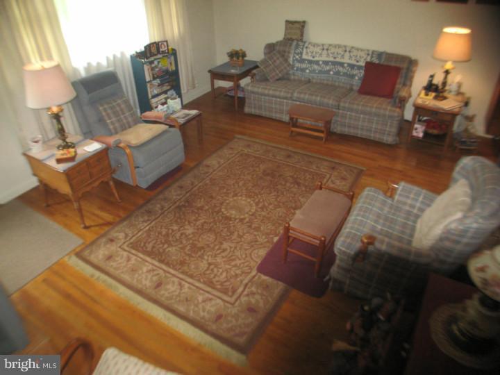 536 Midtown Road Chalfont, PA 18914 - Photo 5 of 23 Living Room