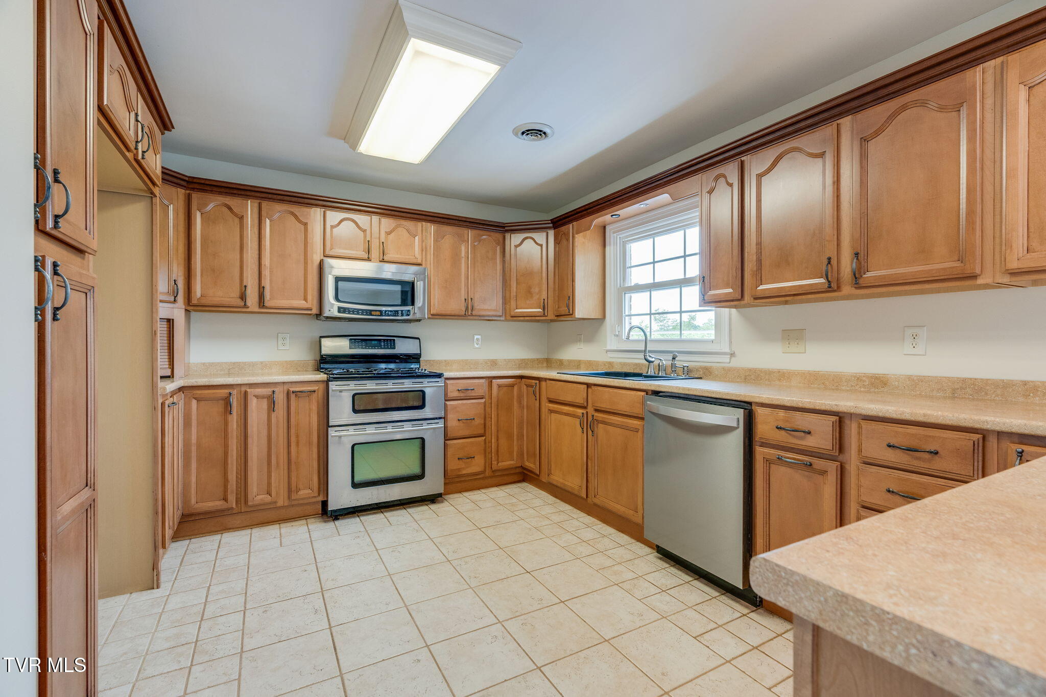 2125 Bonaire Road Kingsport, TN 37660 - Photo 11 of 49 007