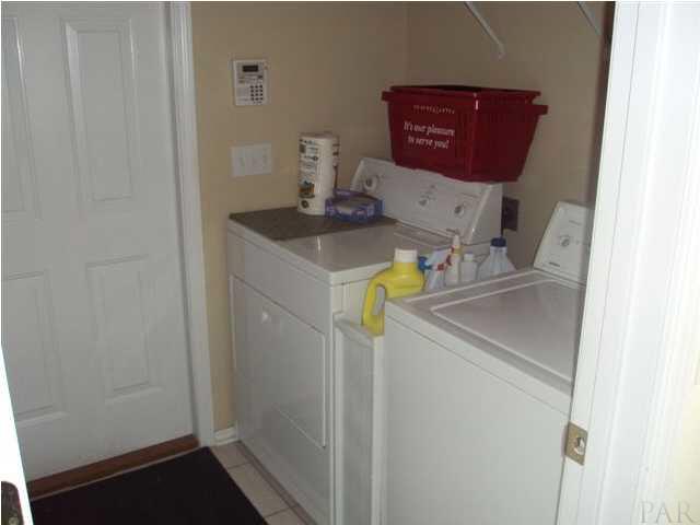 8344 Sphere Way Pensacola, FL 32514 - Photo 11 of 14 Laundry room
