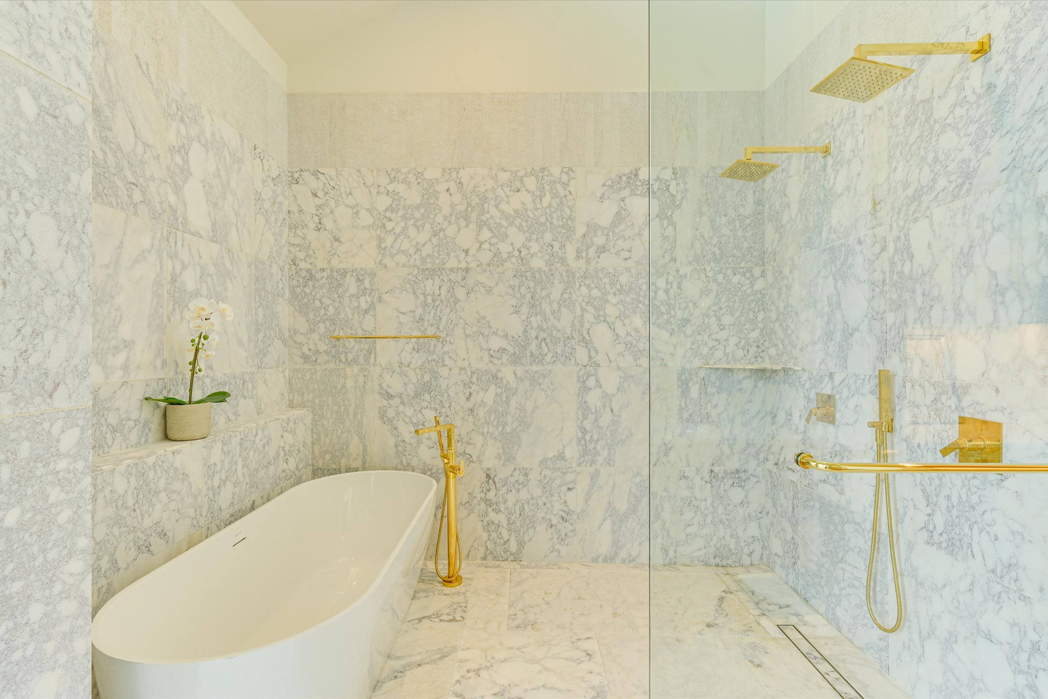 2405 Deer Pass Austin, TX 78746 - Photo 17 of 38 a bathroom with a white bath tub