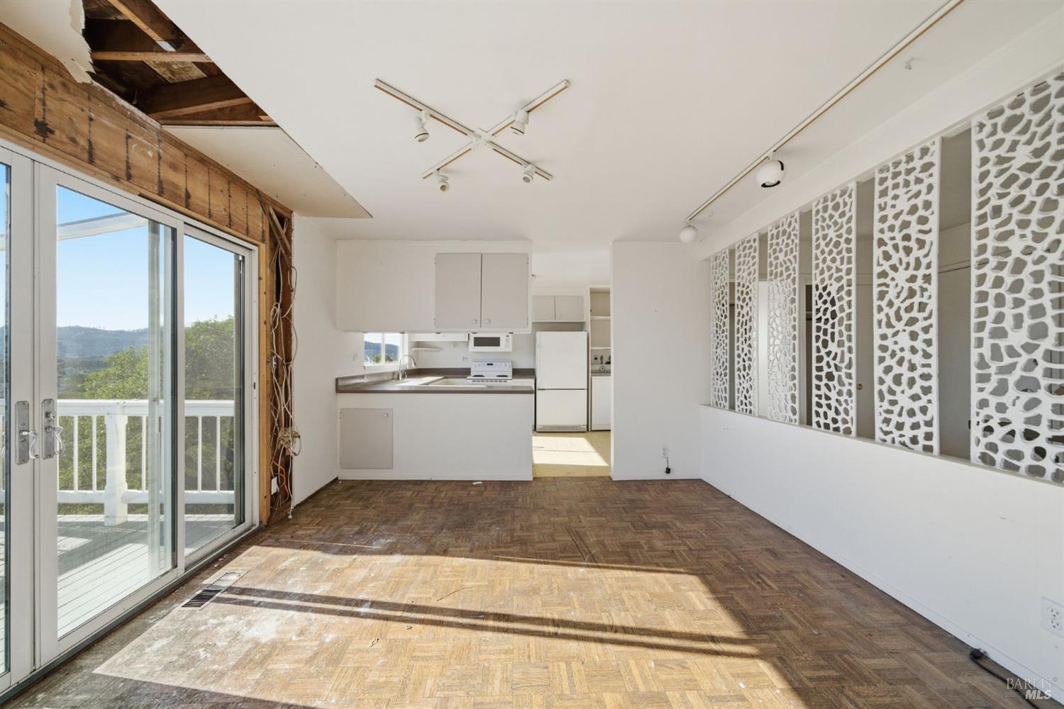 101 Round Hill Road Tiburon, CA 94920 - Photo 5 of 22 a view of a kitchen with wooden floor and a kitchen