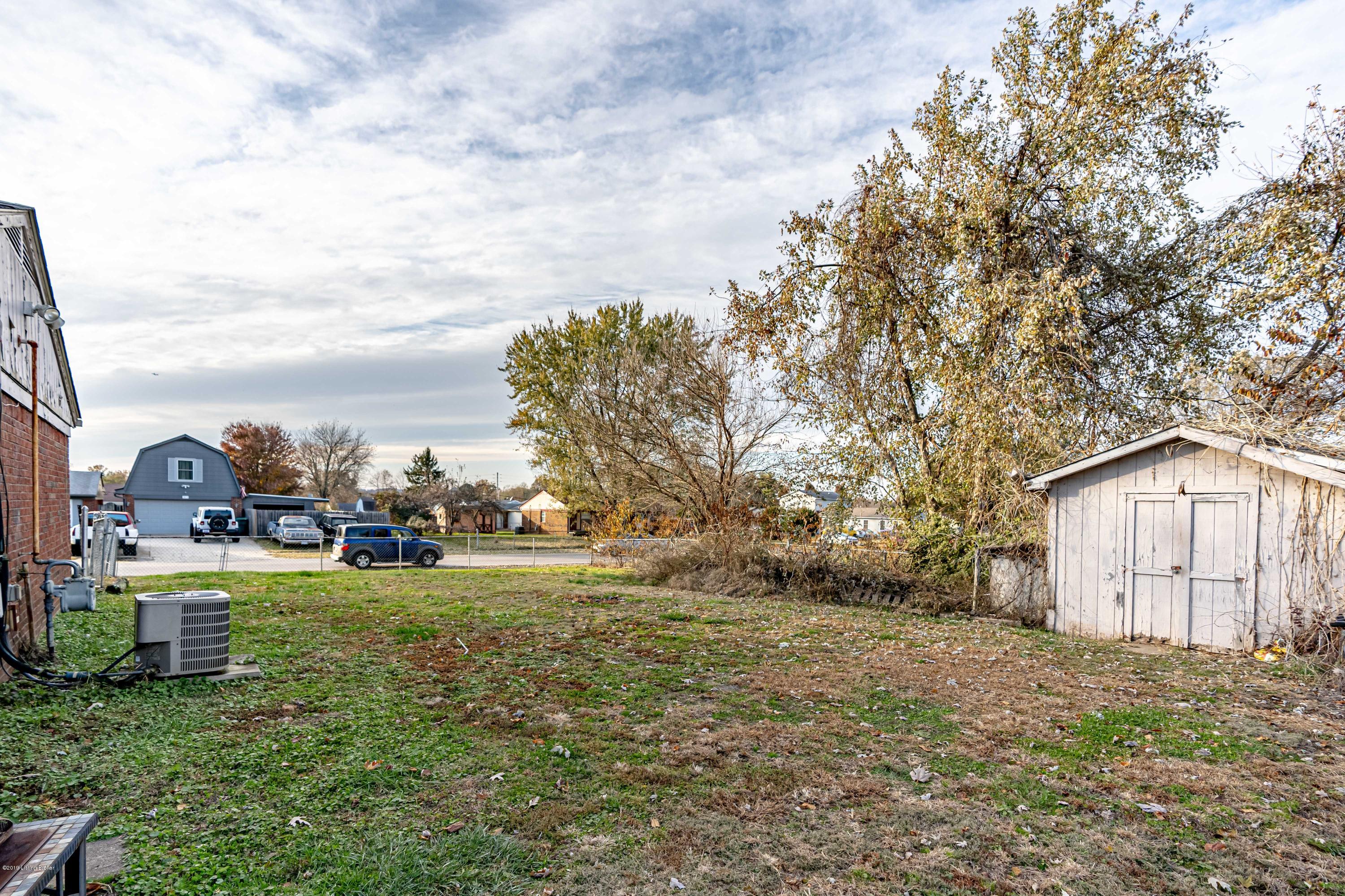 302 Mayflower Road Louisville, KY 40229 - Photo 22 of 33 DSC00056