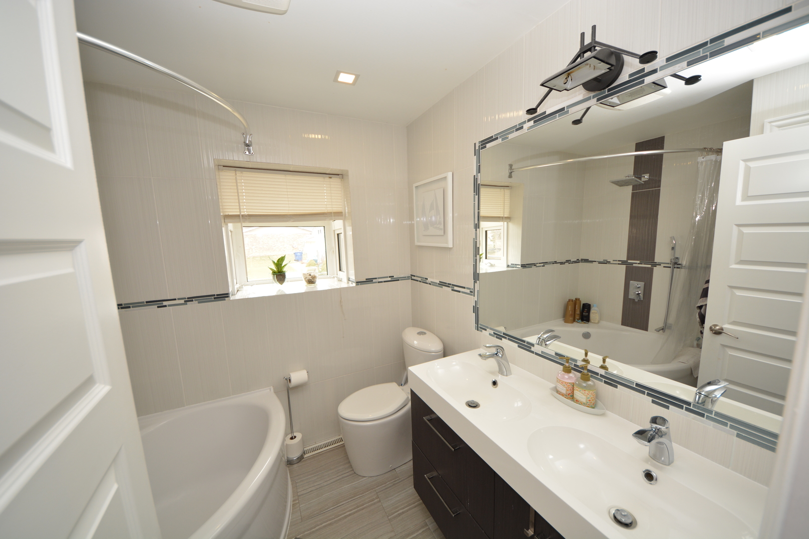 8029 West 90th Street Hickory Hills, IL 60457 - Photo 21 of 23 a bathroom with a sink a toilet and bathtub