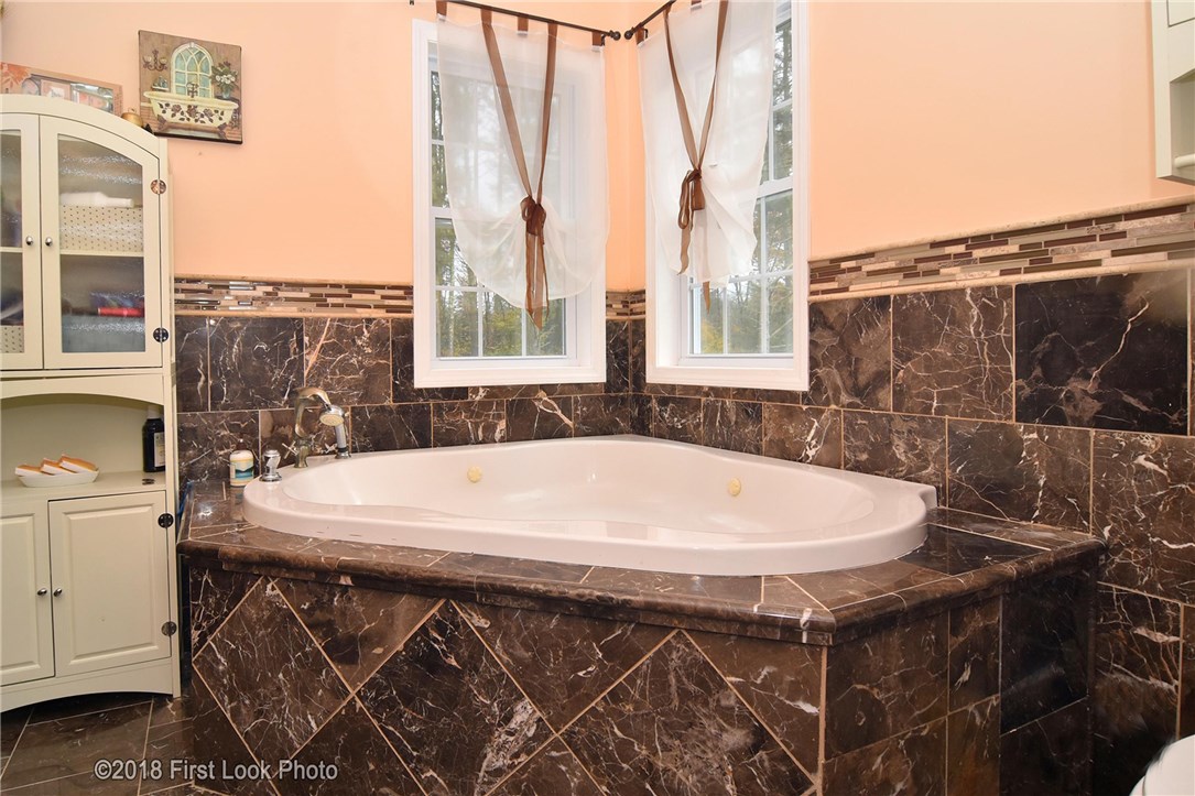 64 Anawan Street Rehoboth, MA 02769 - Photo 5 of 34 Gallery Image 5